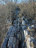 4 - Verticali strati di roccia sedimentaria